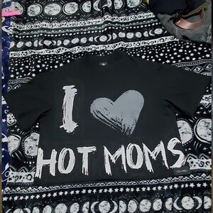 I ❤ Hot Moms Crop